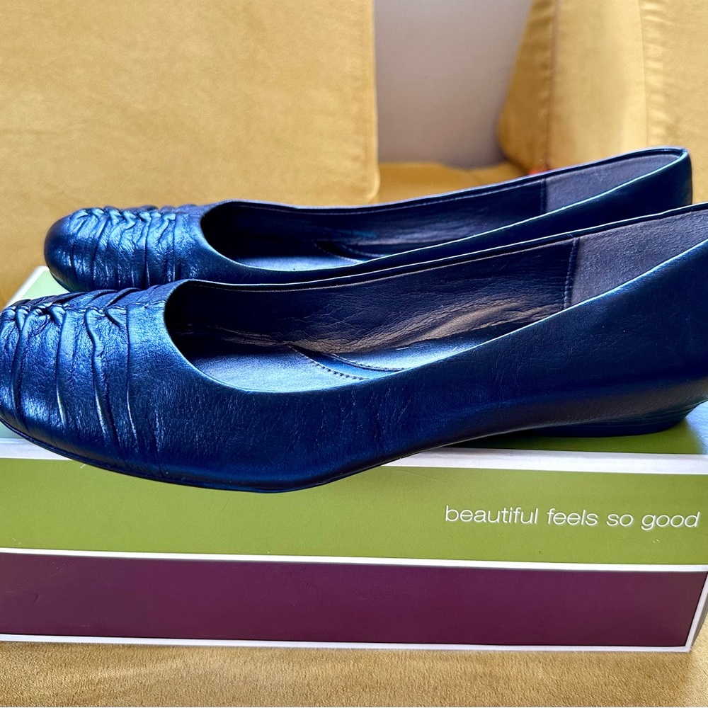 Naturalizer N5 Comfort Mitzy Black Leather Slip-on Flat Shoes